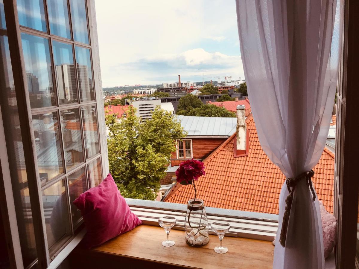 Cozy Oldtown Studio With Magnific City View Tallinn Exterior foto